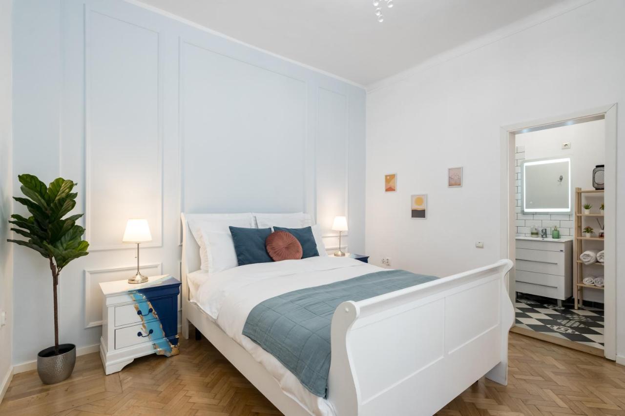 Athenee Parisian