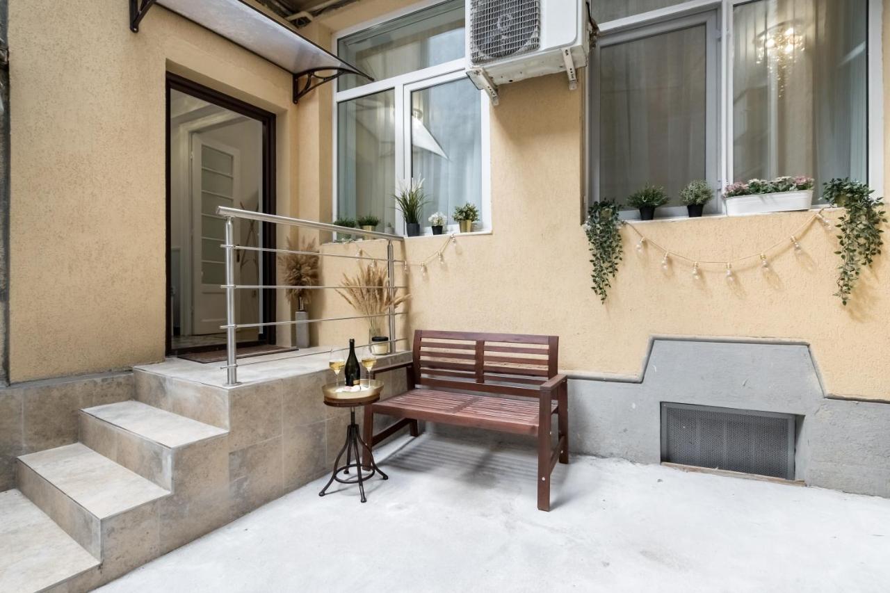 Athenee Parisian Apartment *